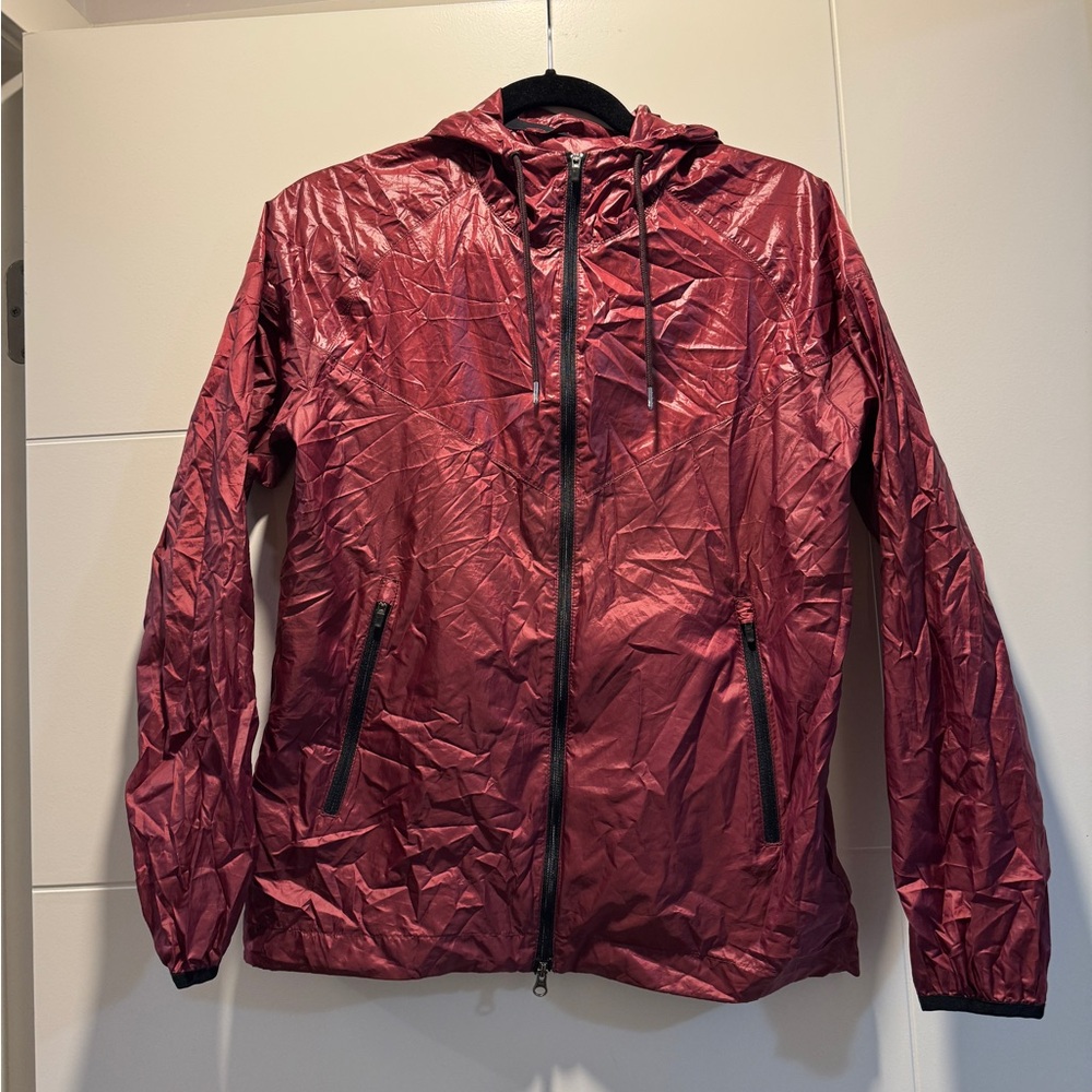 Nike ultra lightweight, packable hooded Windbreaker Jacket